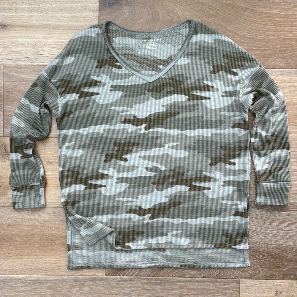 American Eagle SOFT Camouflage Long Sleeve Shirt/sweater